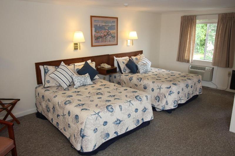 Hyannis Holiday Motel image