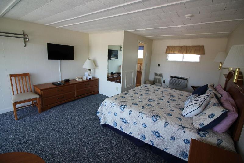Hyannis Holiday Motel image