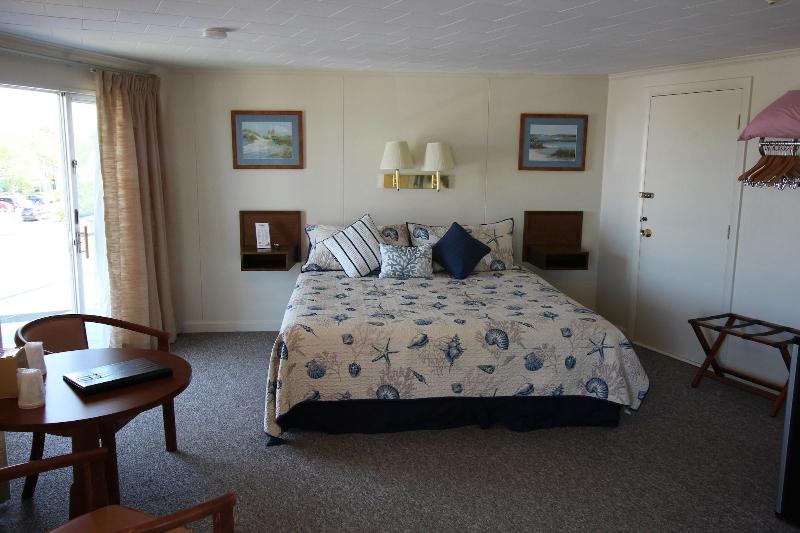Hyannis Holiday Motel image