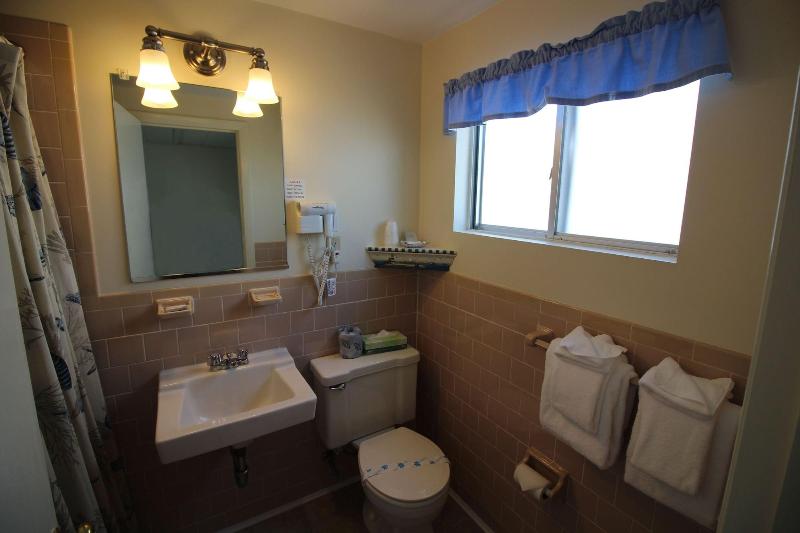 Hyannis Holiday Motel image