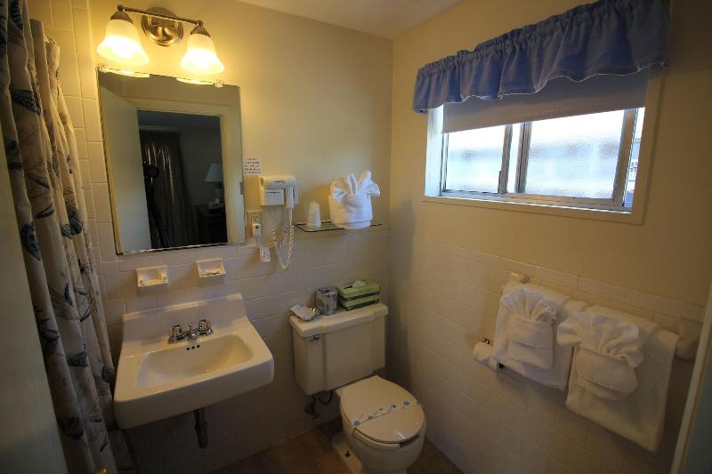 Hyannis Holiday Motel image