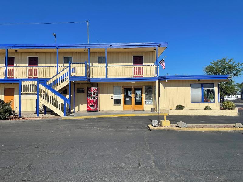 Motel Oasis Inn image