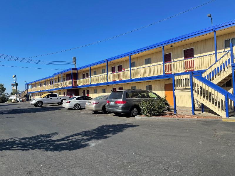 Motel Oasis Inn image