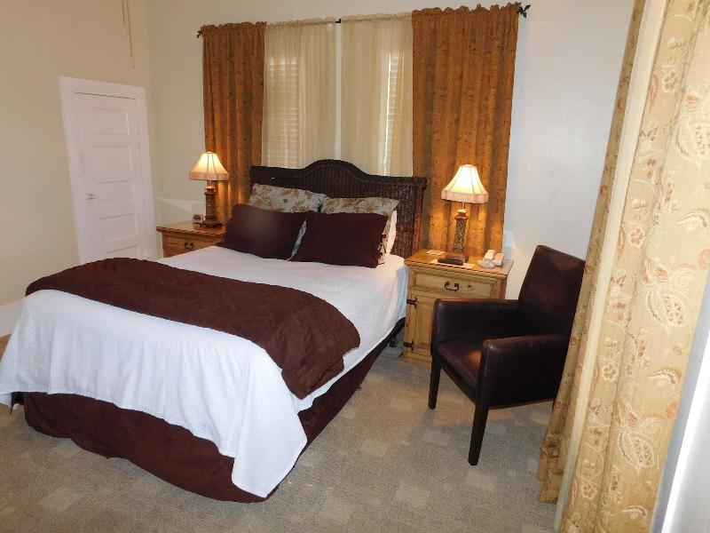 Rainbow Courts Motel image