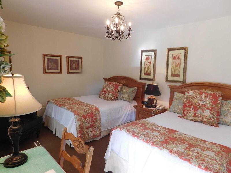 Rainbow Courts Motel image