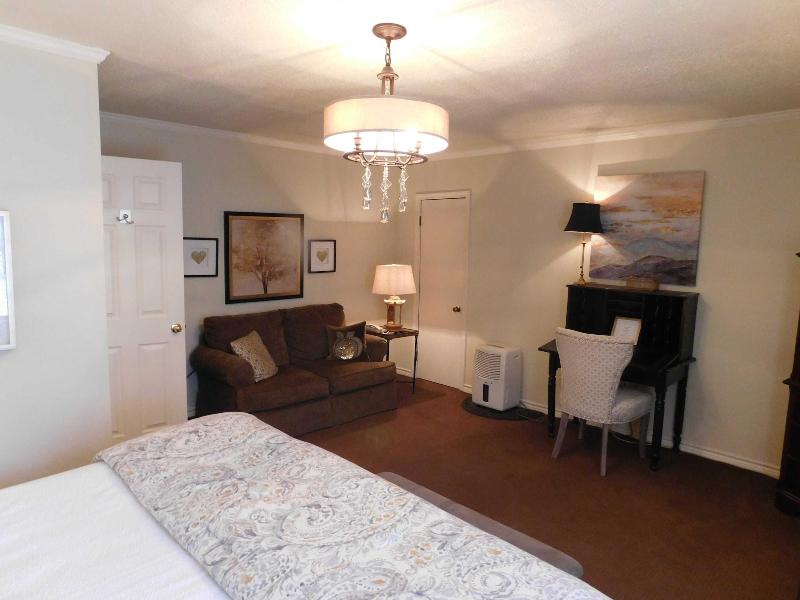 Rainbow Courts Motel image