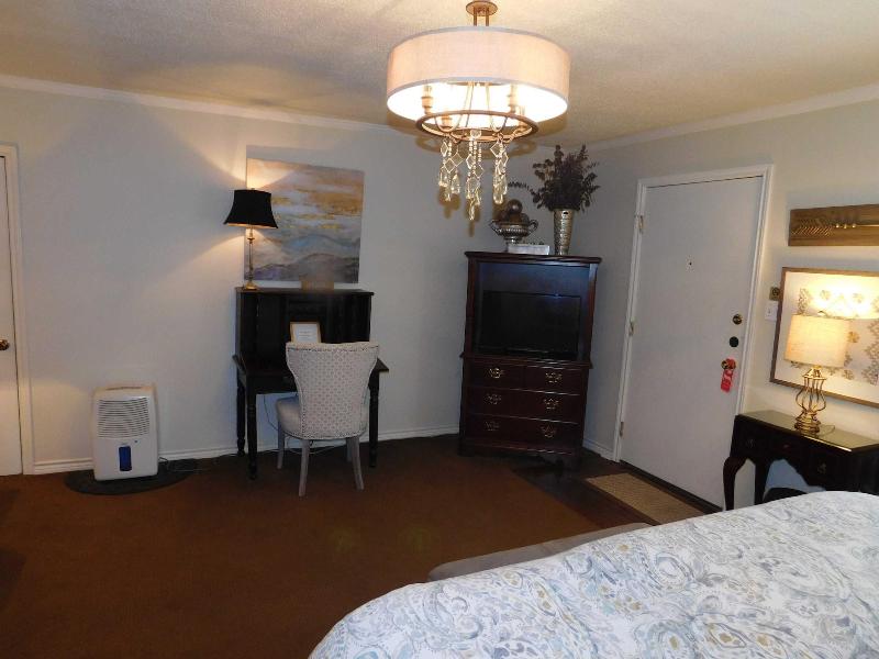 Rainbow Courts Motel image