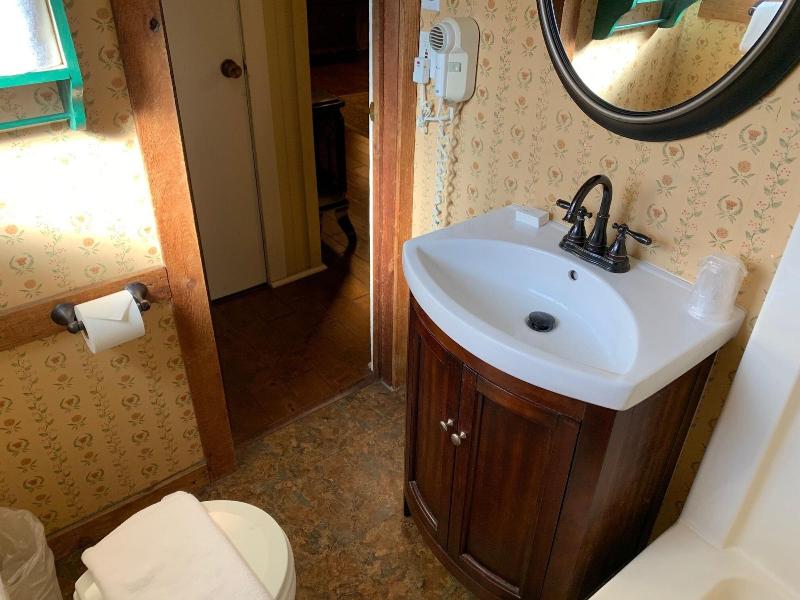 Rainbow Courts Motel image