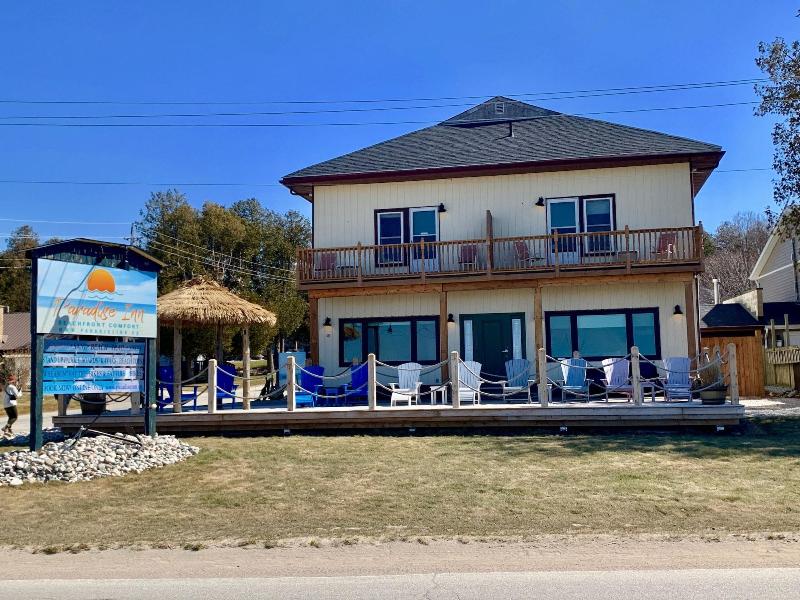 Paradise Inn On The Beach image
