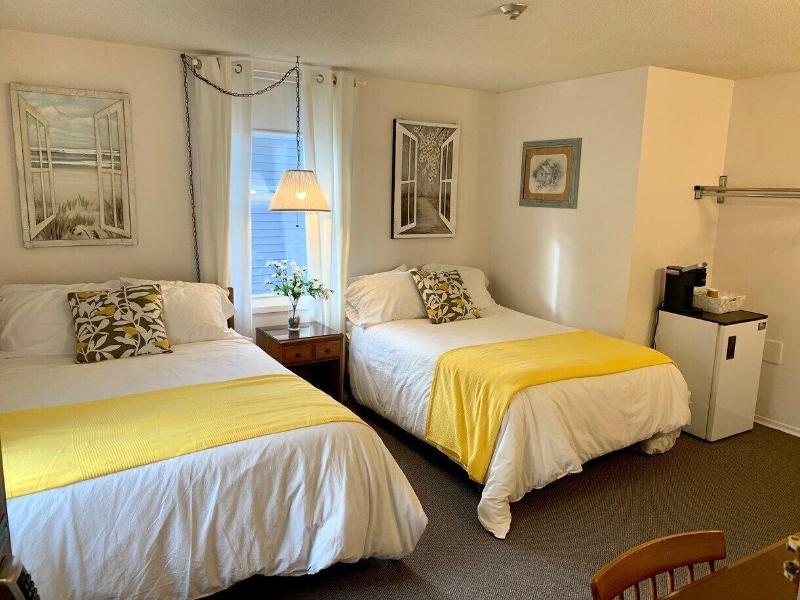 Paradise Inn On The Beach image