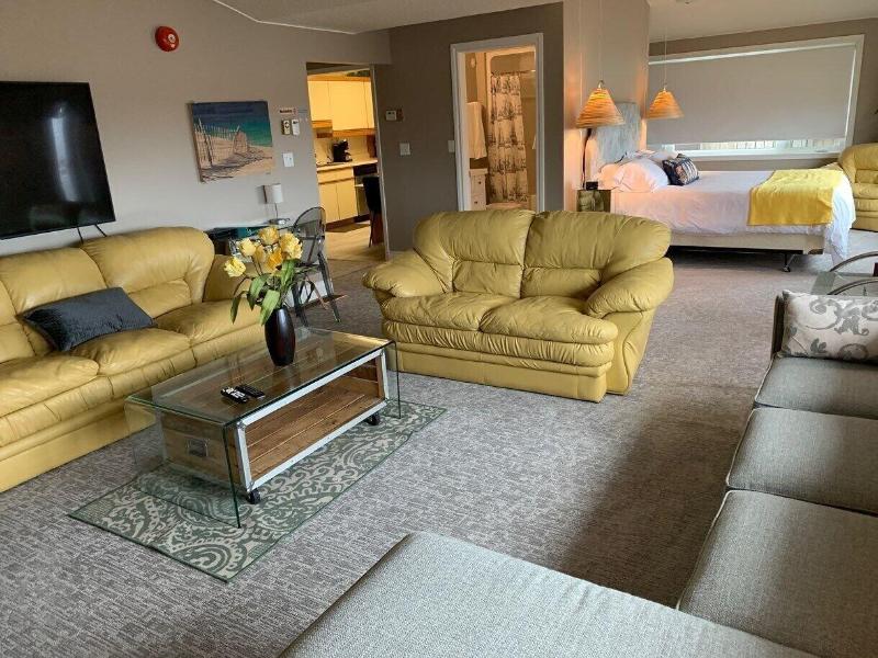 Paradise Inn On The Beach image