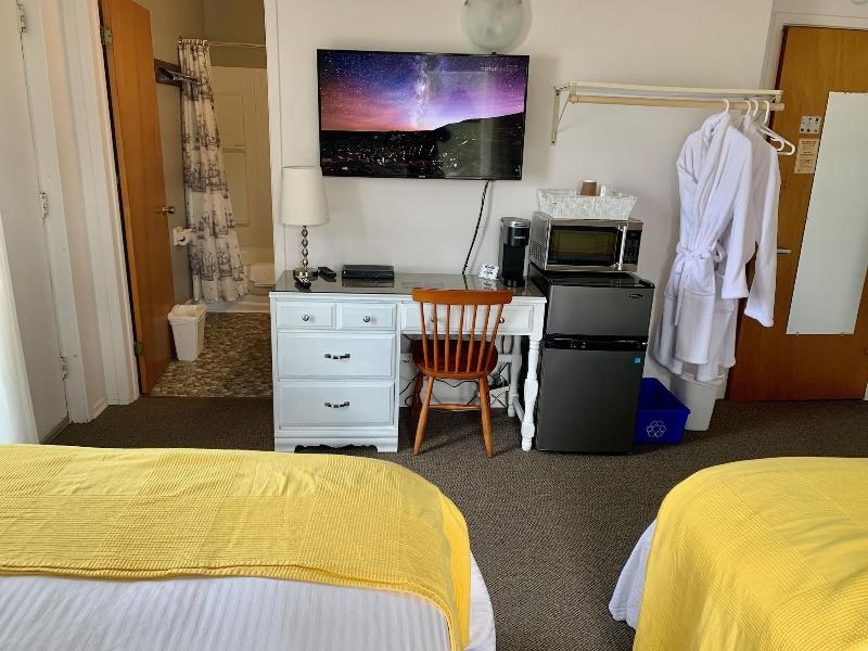 Paradise Inn On The Beach image