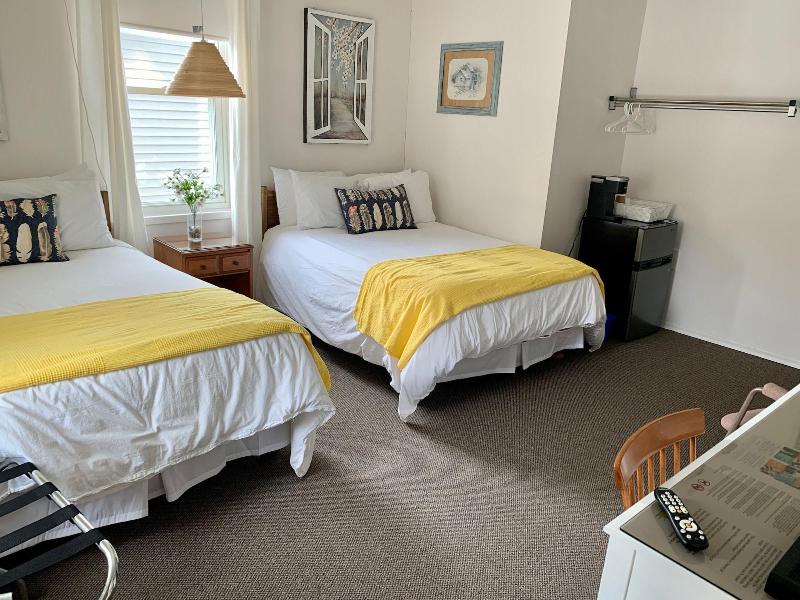 Paradise Inn On The Beach image