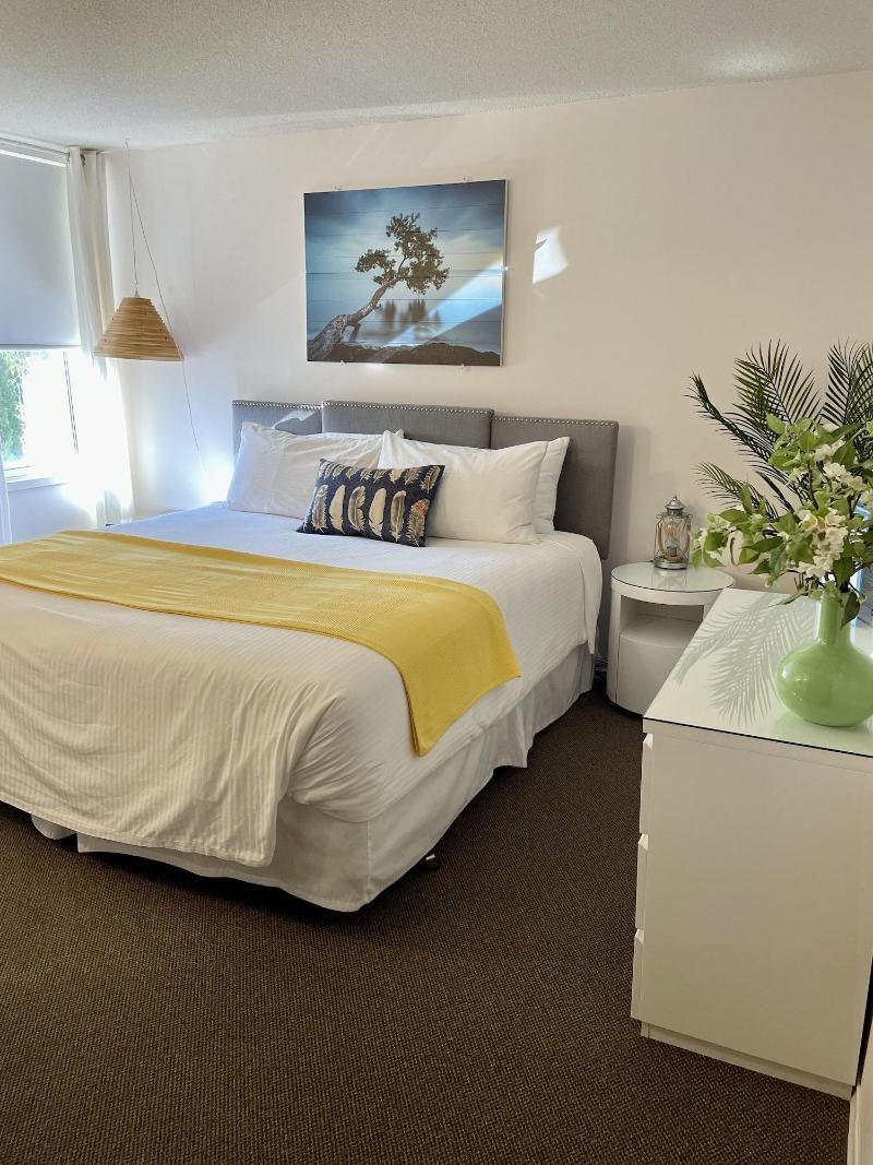 Paradise Inn On The Beach image