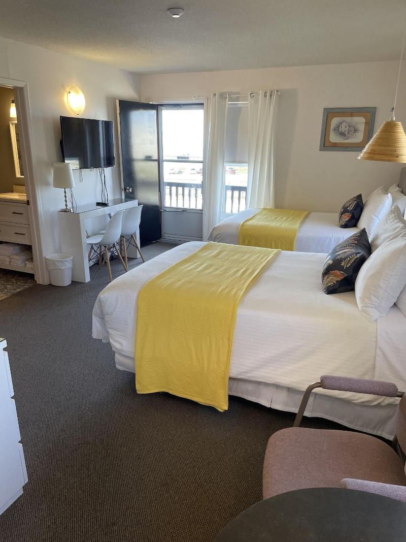 Paradise Inn On The Beach image