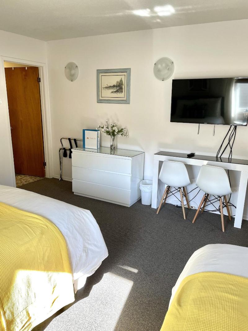 Paradise Inn On The Beach image