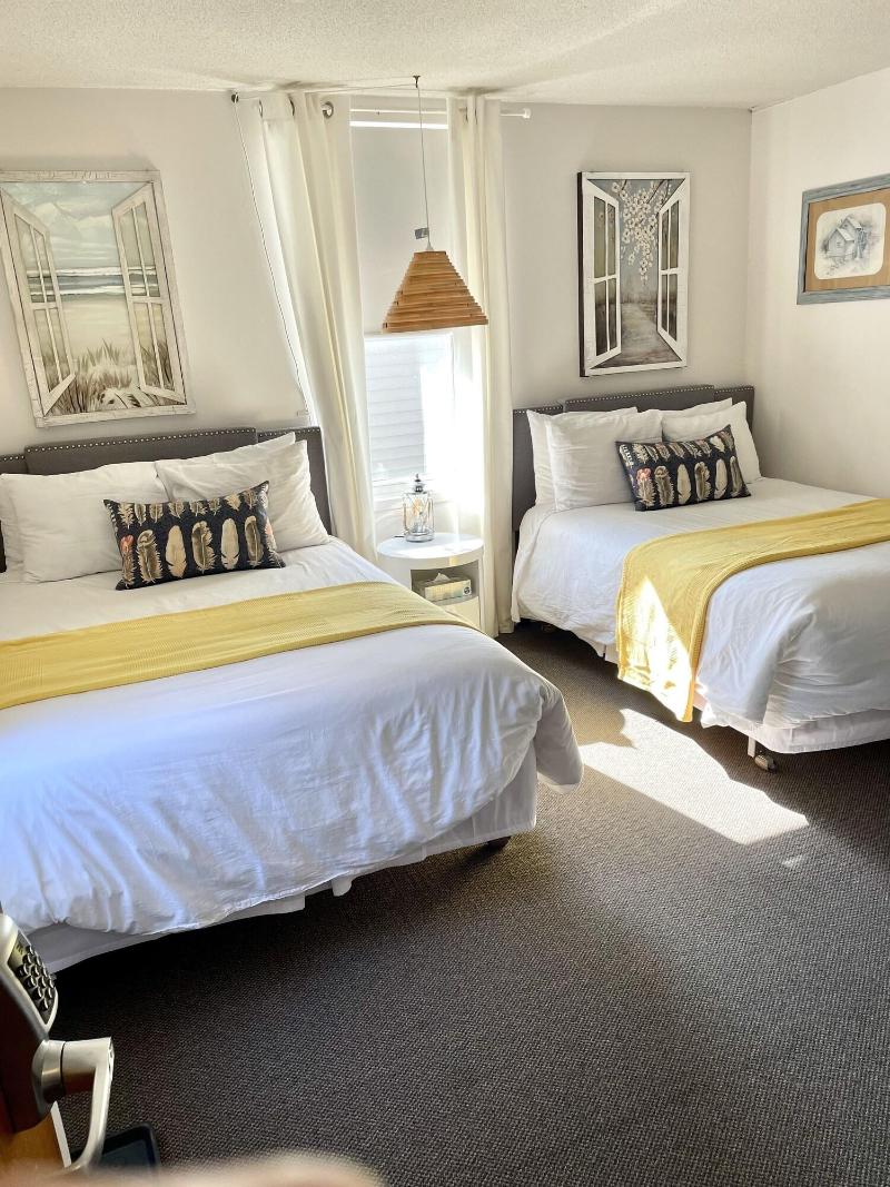 Paradise Inn On The Beach image