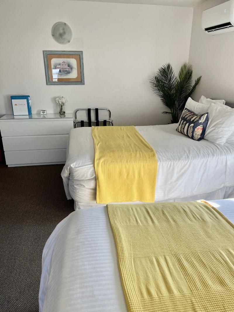 Paradise Inn On The Beach image