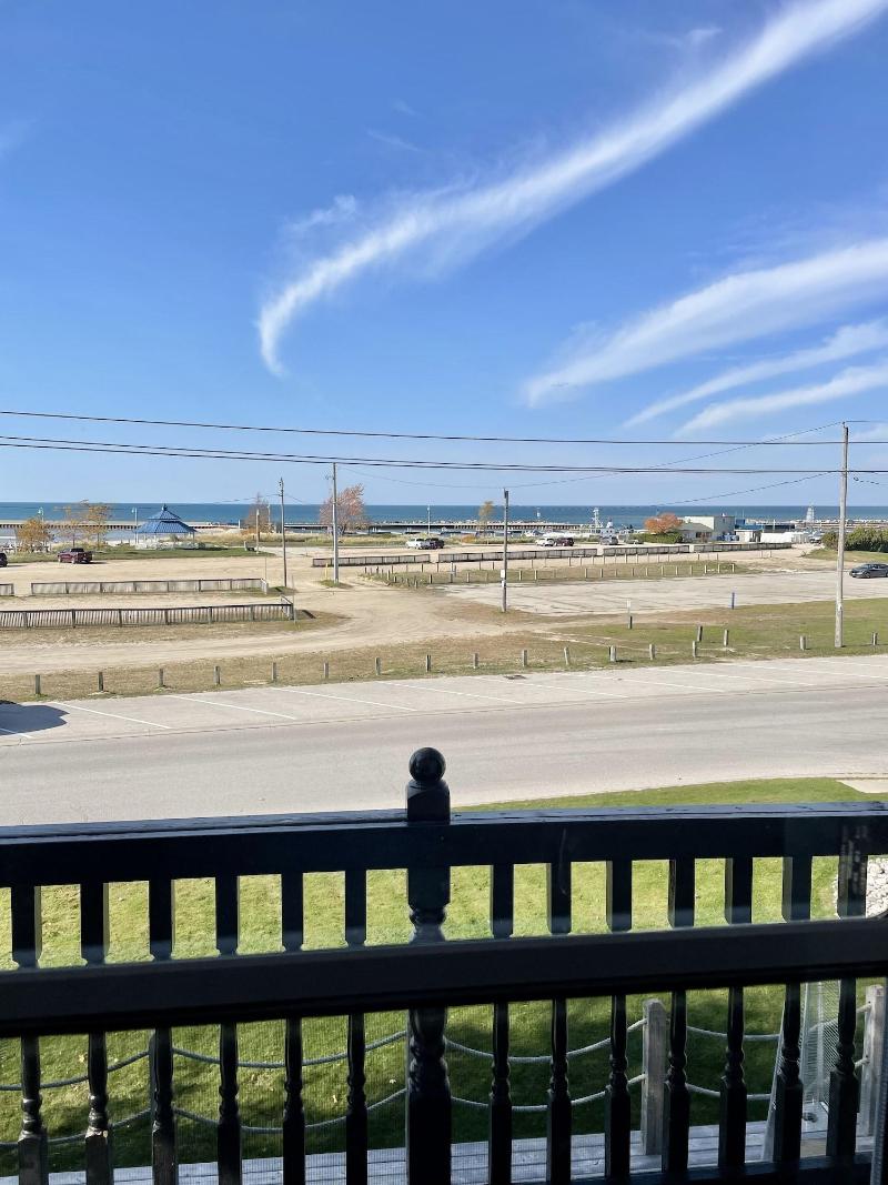 Paradise Inn On The Beach image