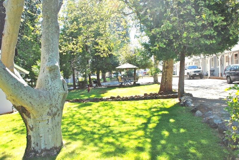 The Pines Motel And Cottages image