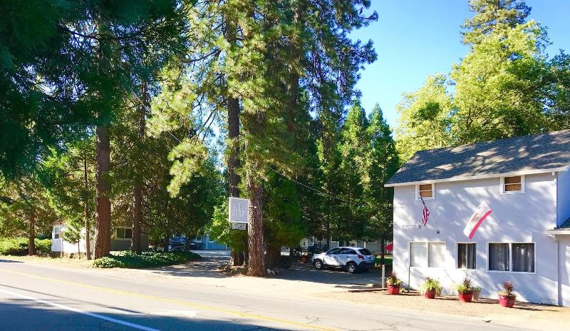 The Pines Motel And Cottages image