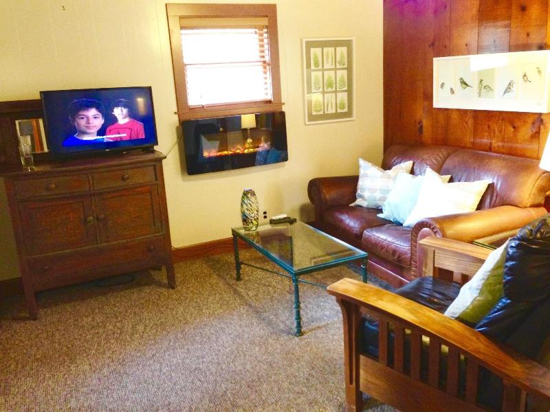 The Pines Motel And Cottages image
