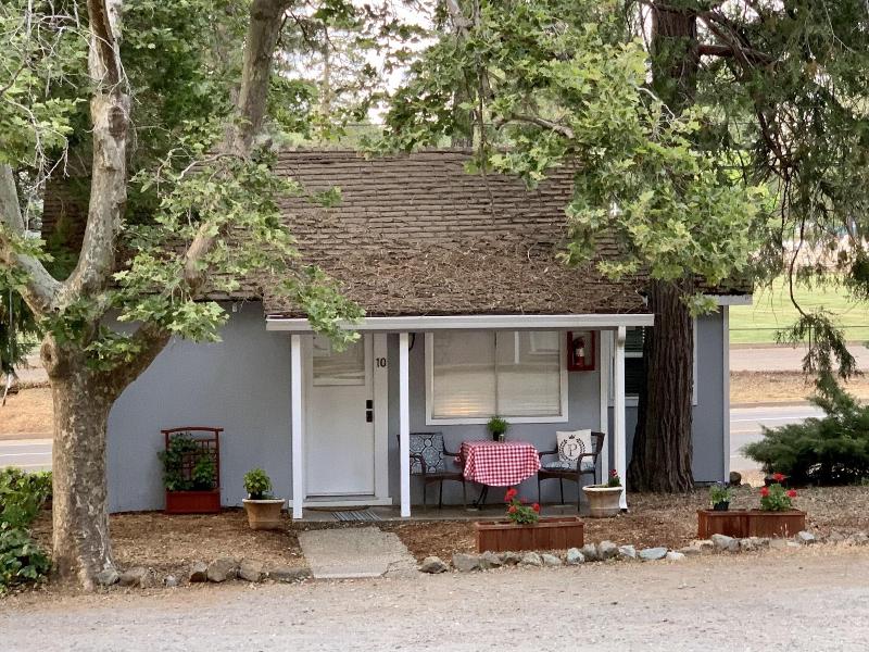 The Pines Motel And Cottages image