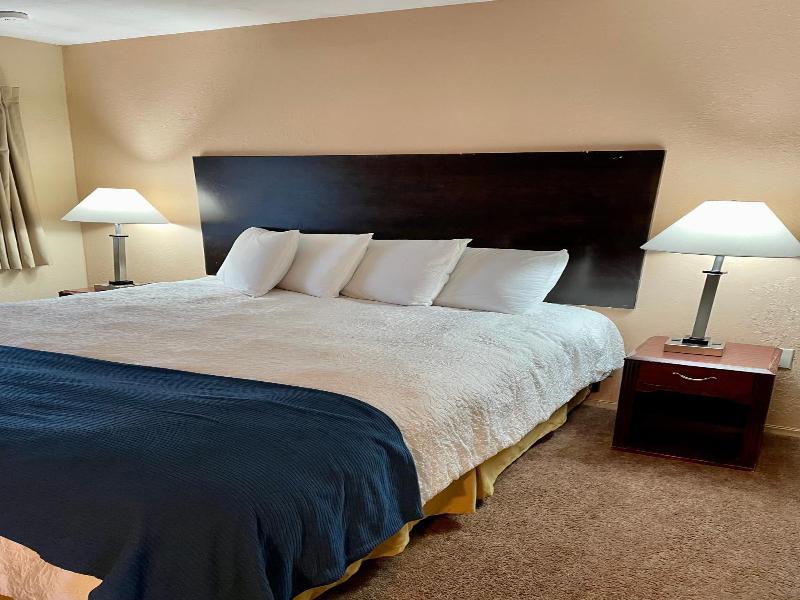 Red Bluff Inn image