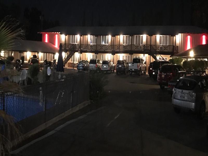 Red Bluff Inn image
