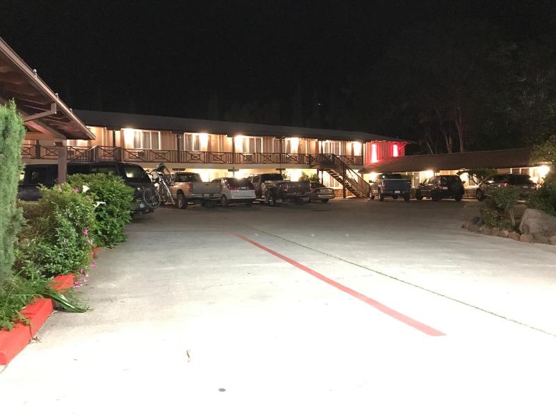 Red Bluff Inn image