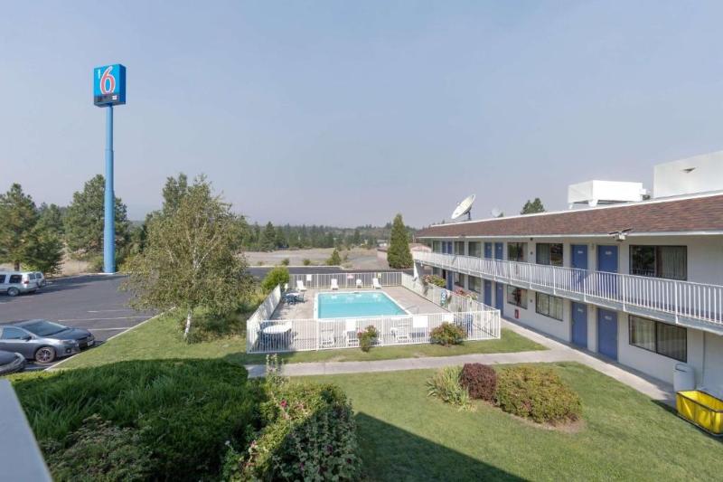 Motel 6 Weed, CA - Mount Shasta image