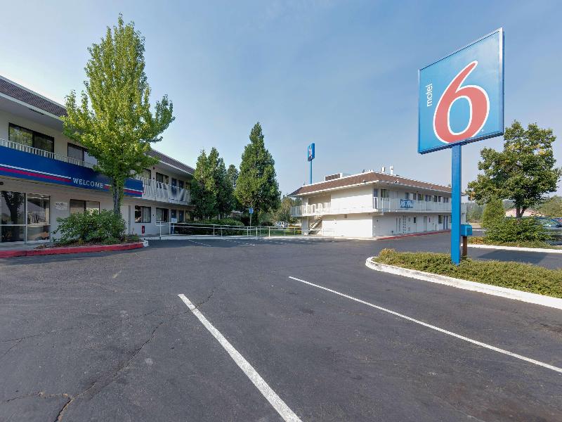 Motel 6 Weed, CA - Mount Shasta image