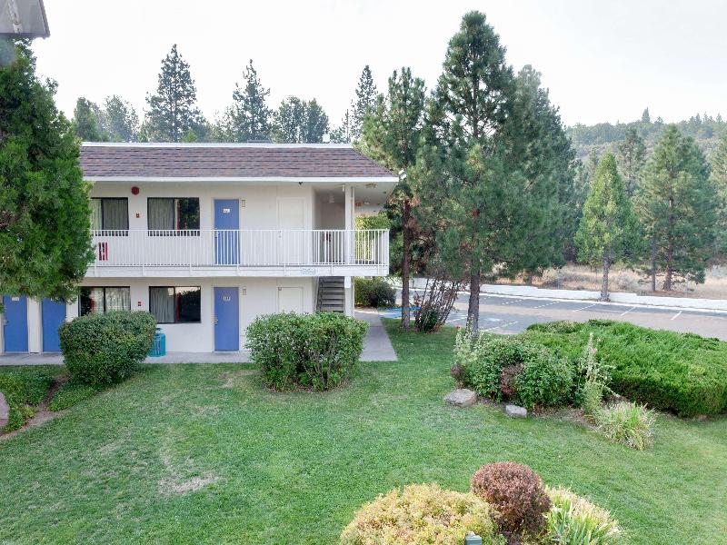 Motel 6 Weed, CA - Mount Shasta image