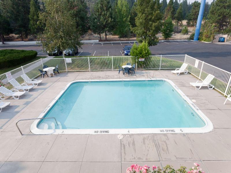 Motel 6 Weed, CA - Mount Shasta image