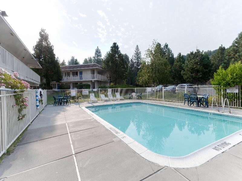 Motel 6 Weed, CA - Mount Shasta image