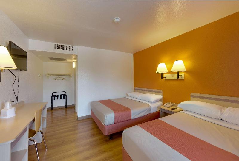 Motel 6 Weed, CA - Mount Shasta
