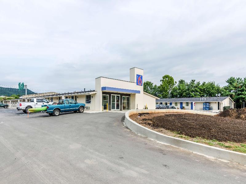 Motel 6 Troutville, VA image