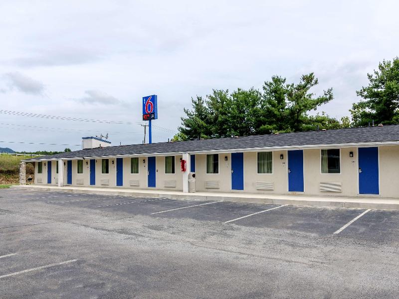 Motel 6 Troutville, VA image