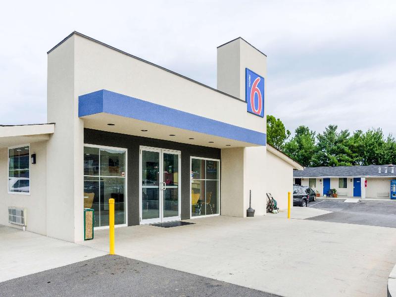 Motel 6 Troutville, VA image