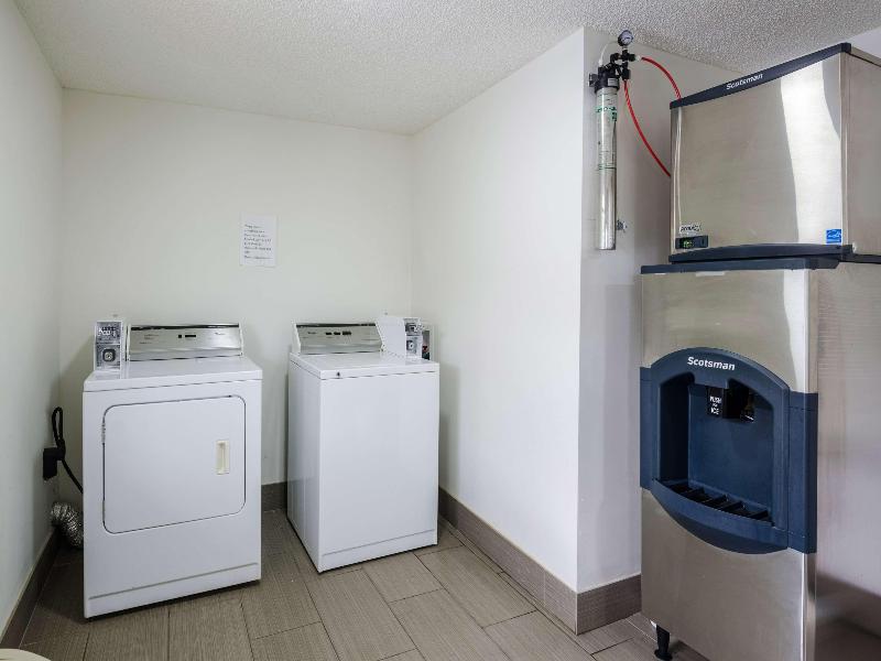 Motel 6 Troutville, VA image