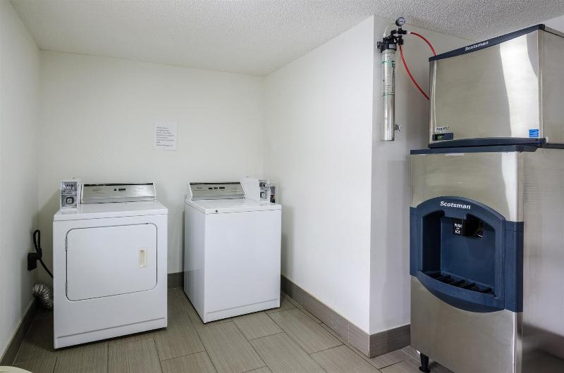 Motel 6 Troutville, VA image