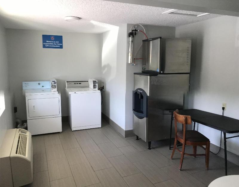 Motel 6 Troutville, VA image