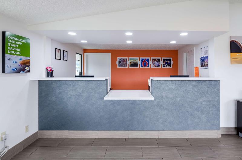 Motel 6 Troutville, VA image