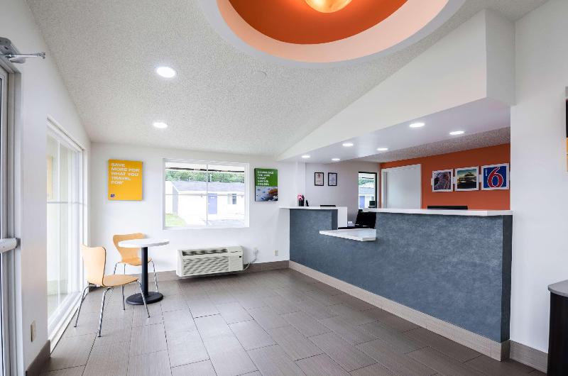 Motel 6 Troutville, VA image