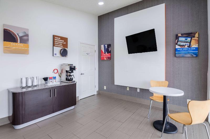 Motel 6 Troutville, VA image