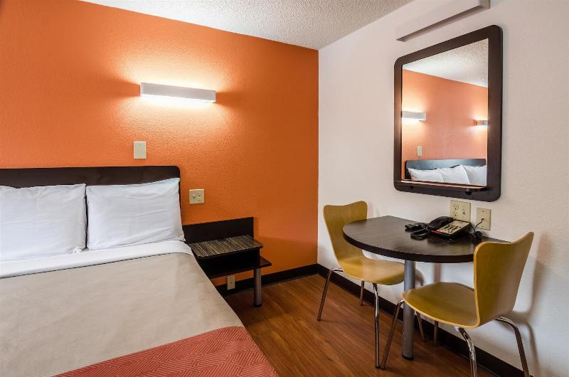 Motel 6 Troutville, VA image