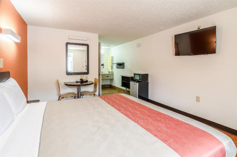 Motel 6 Troutville, VA image