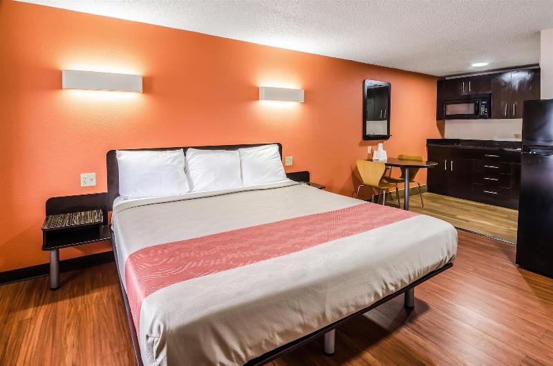 Motel 6 Troutville, VA image