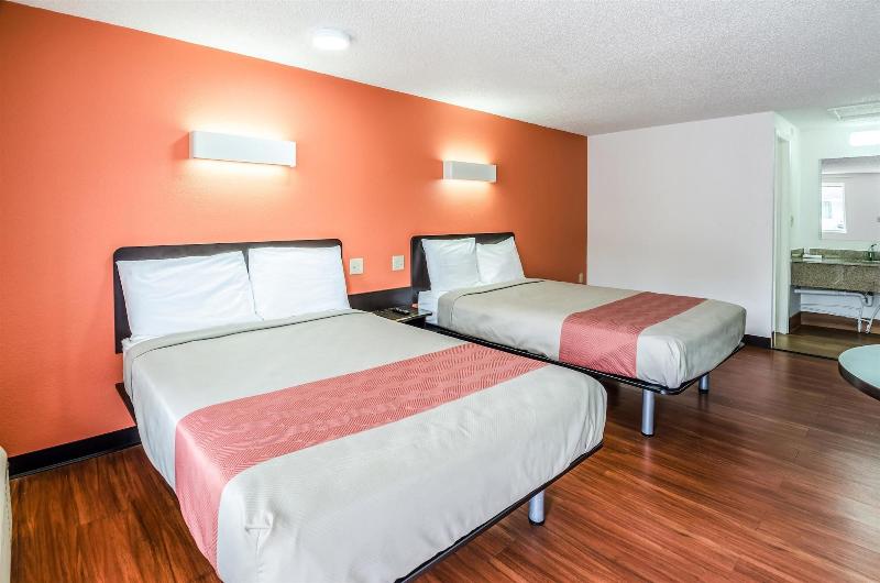 Motel 6 Troutville, VA image