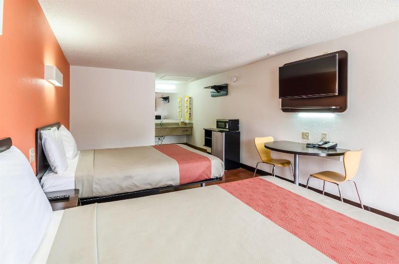Motel 6 Troutville, VA image